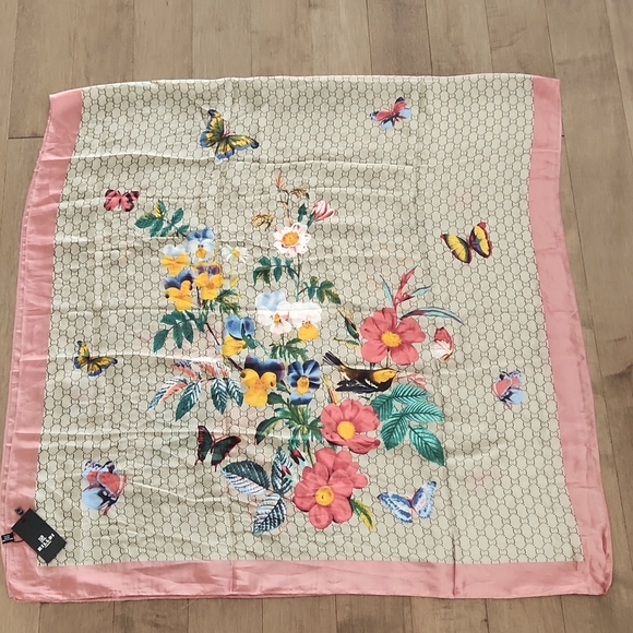 NWT****Tall Floral Scarf 100 % Silk Feeling - Picture 2 of 7